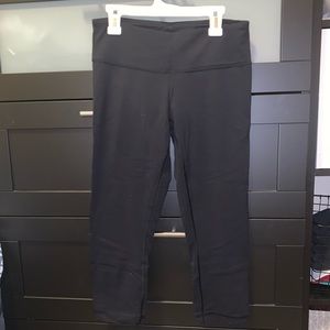 Lululemon black wunder under cropped leggings